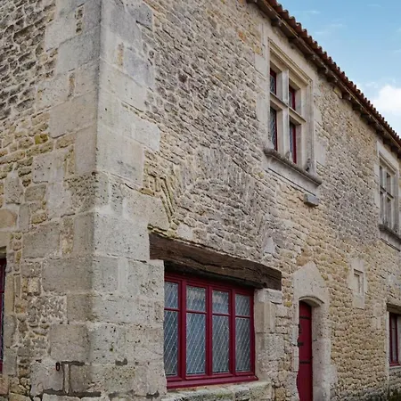 In * Saint-Jean-d'Angle