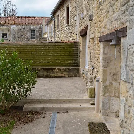 Holiday home Beautiful In Saint-jean-dangle With Wifi Saint-Jean-d'Angle