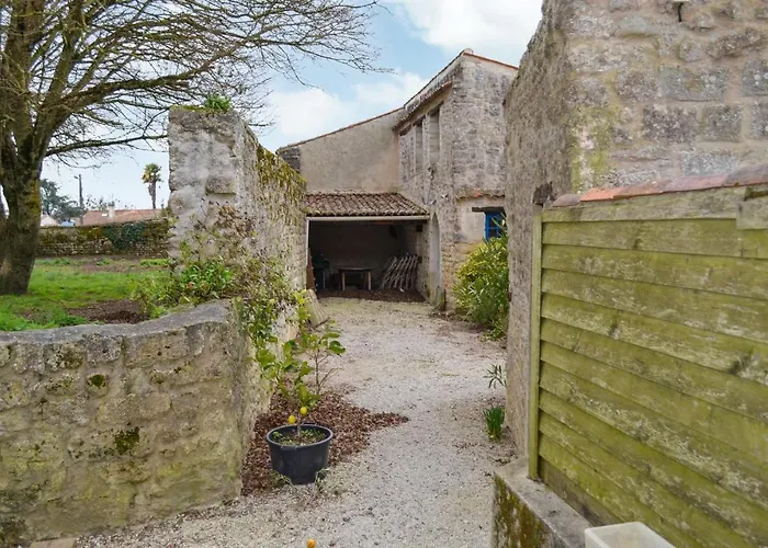 In Nyaraló Saint-Jean-d'Angle