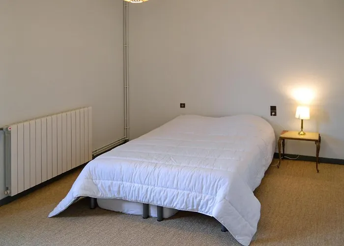 In * Saint-Jean-d'Angle